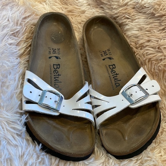BIRKENSTOCK | Betula | Single Strap Patent Leather White Sandals | Size 38 - Picture 2 of 9